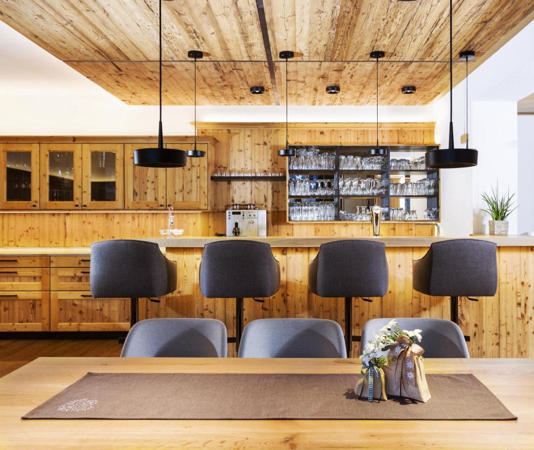 לאדיס Hotel Garni Tirol מראה חיצוני תמונה