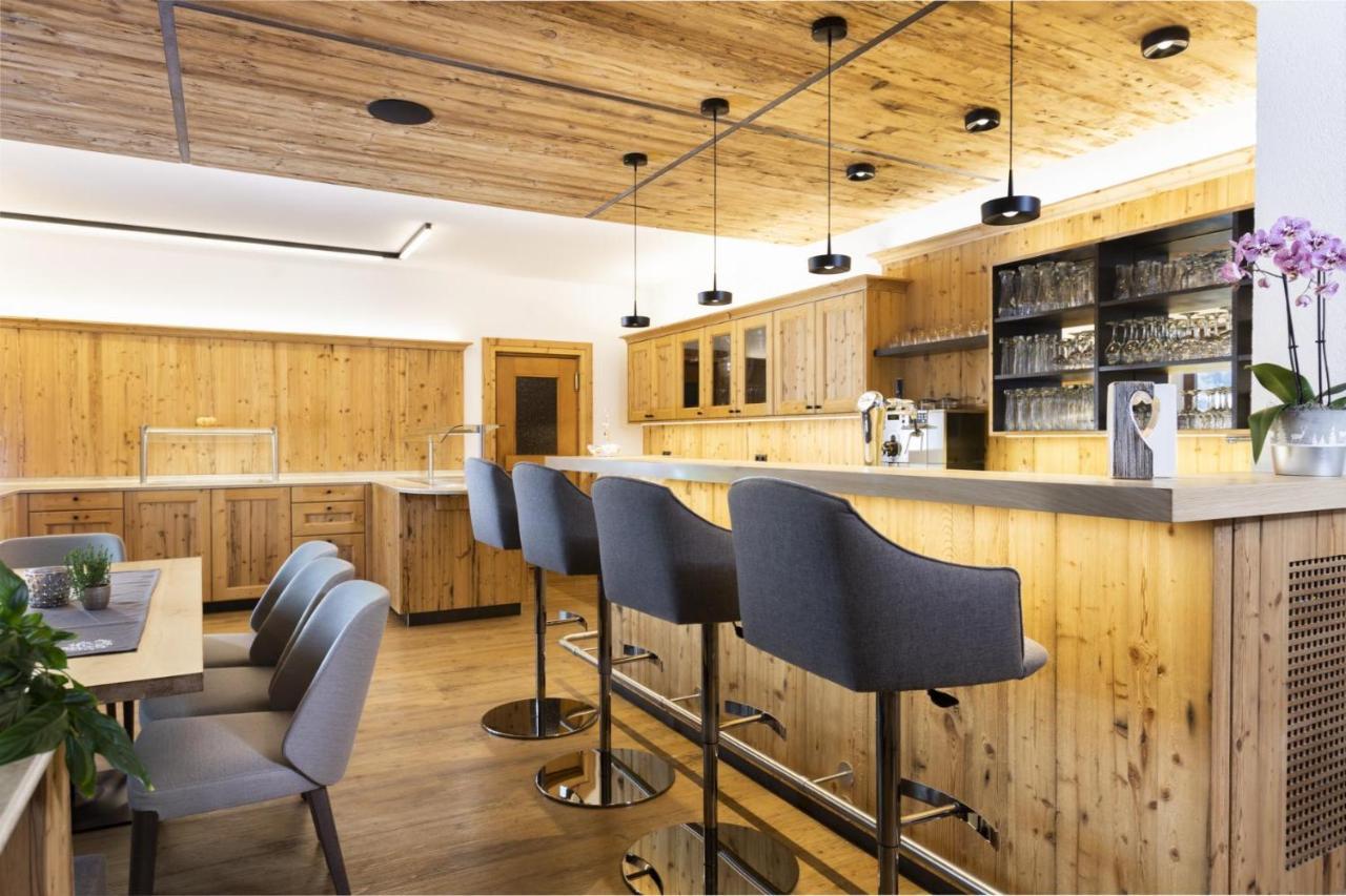 לאדיס Hotel Garni Tirol מראה חיצוני תמונה