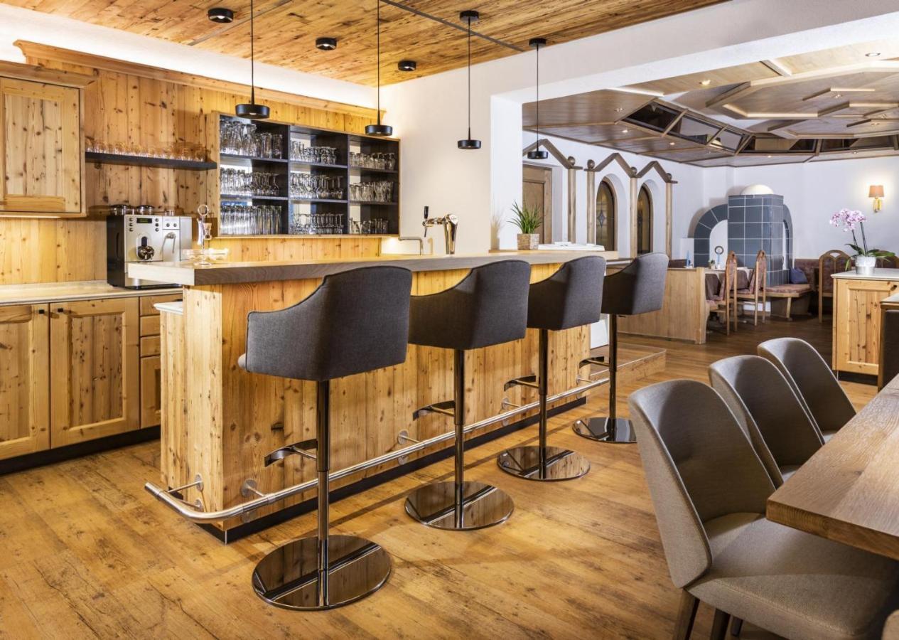 לאדיס Hotel Garni Tirol מראה חיצוני תמונה
