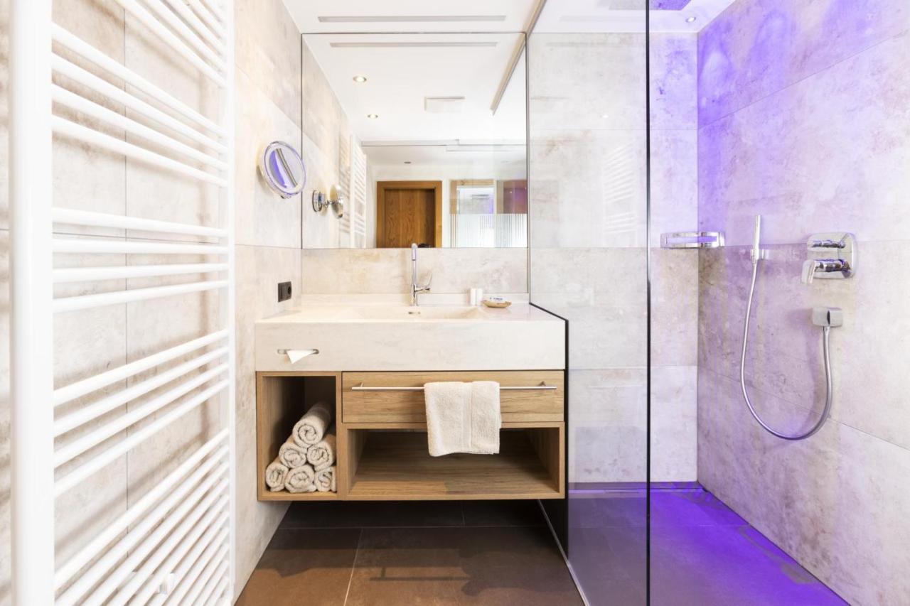 לאדיס Hotel Garni Tirol מראה חיצוני תמונה