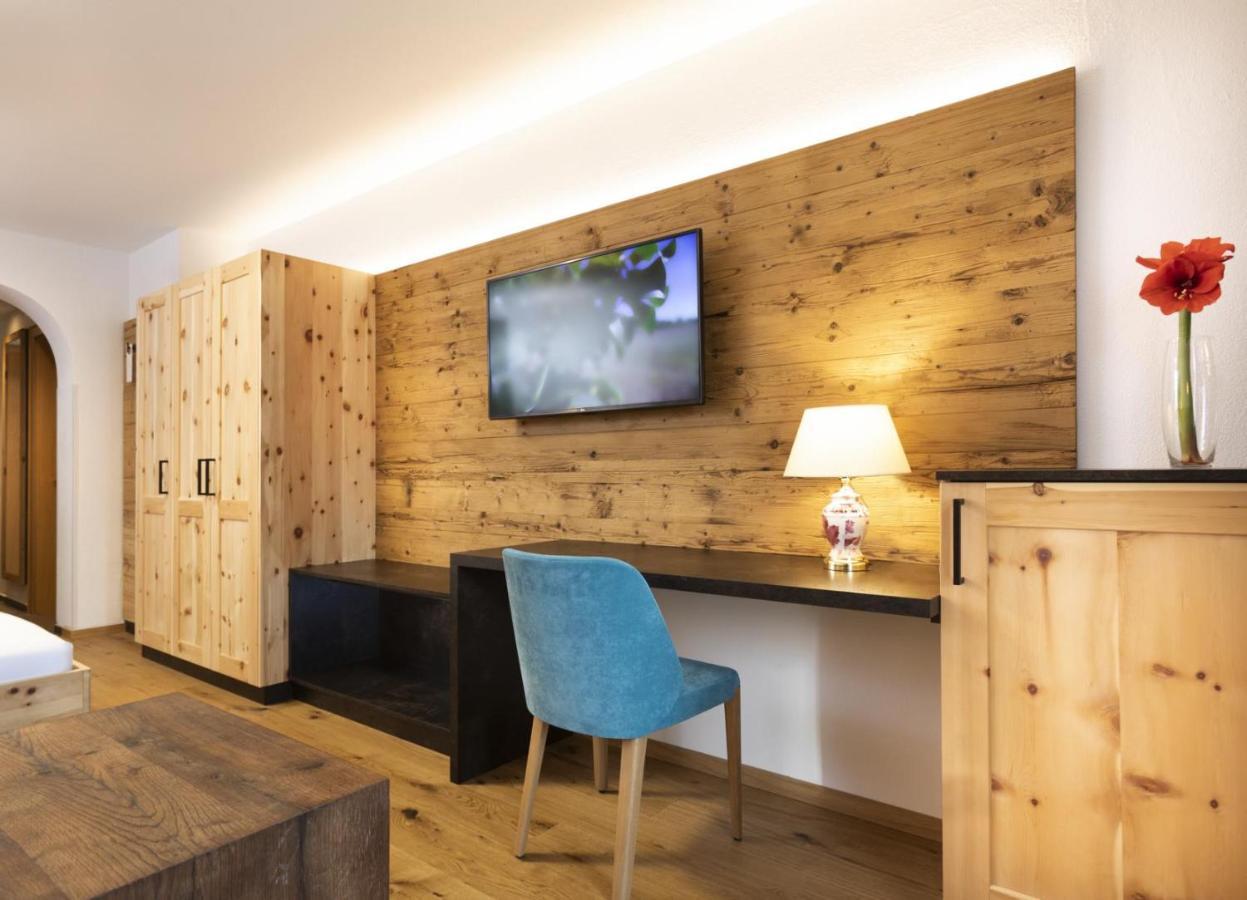 לאדיס Hotel Garni Tirol מראה חיצוני תמונה
