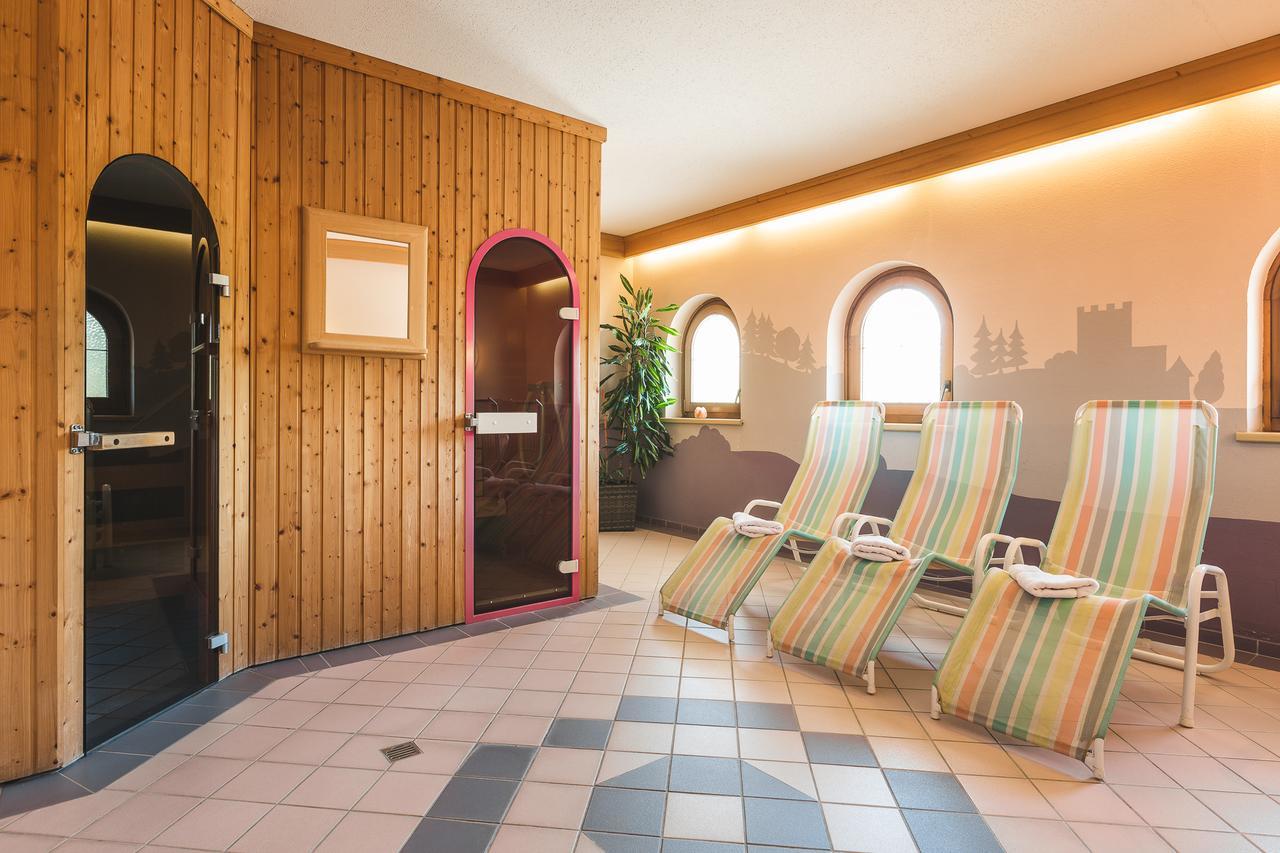 לאדיס Hotel Garni Tirol מראה חיצוני תמונה