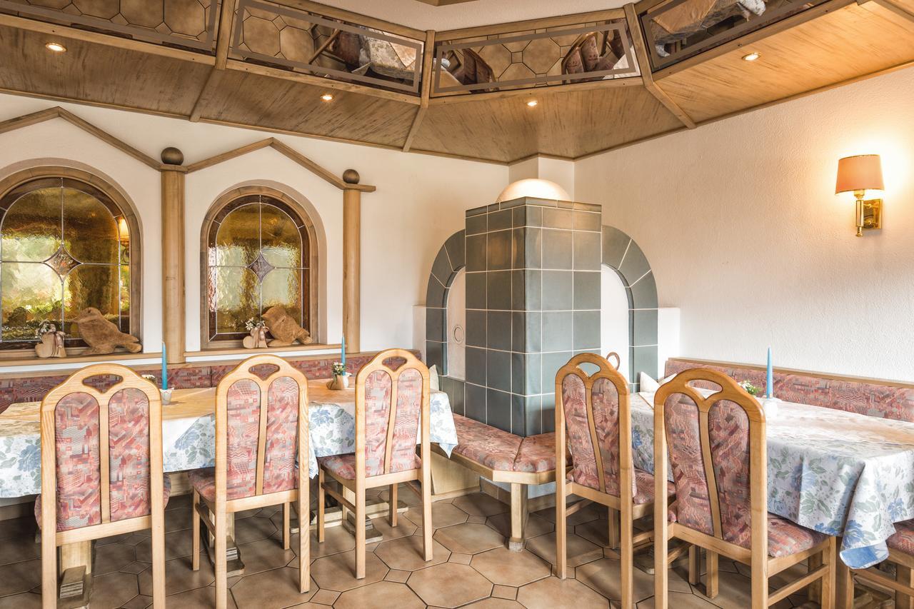 לאדיס Hotel Garni Tirol מראה חיצוני תמונה