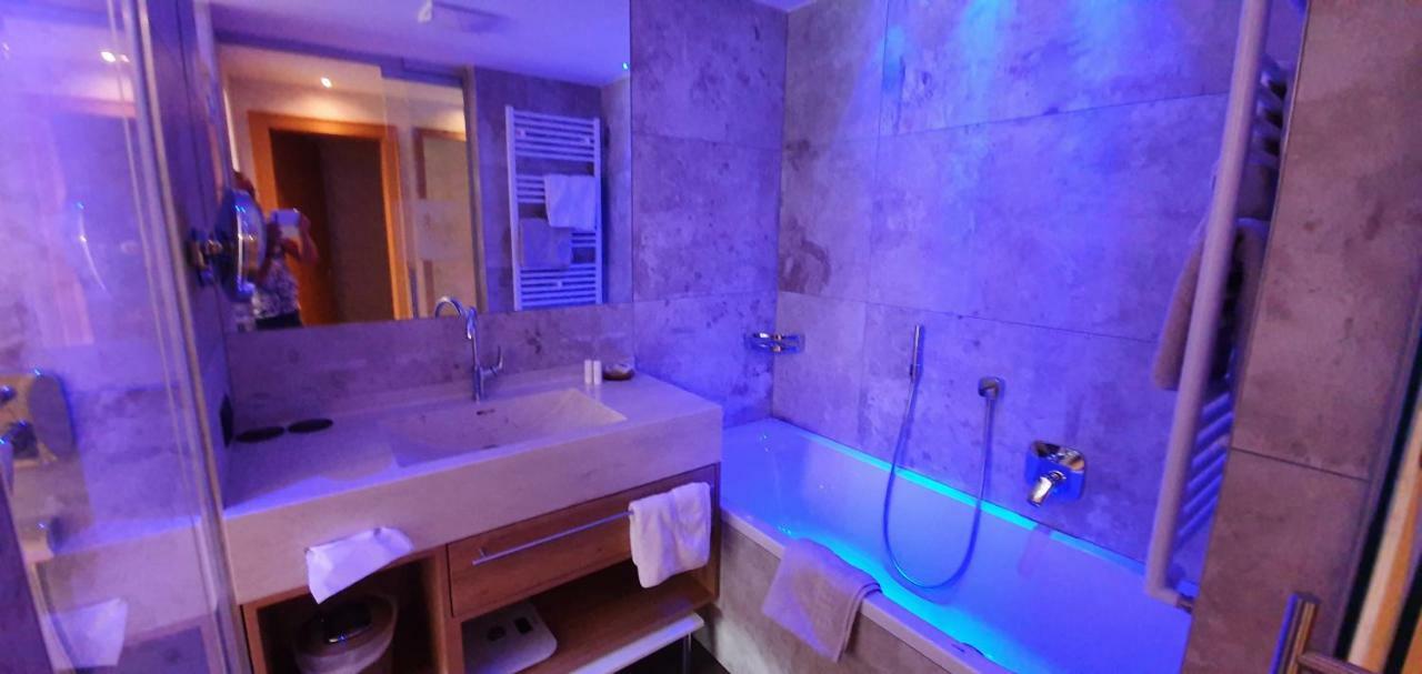 לאדיס Hotel Garni Tirol מראה חיצוני תמונה