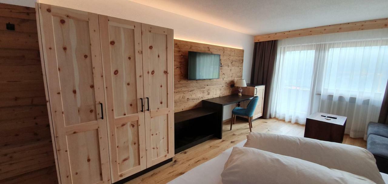 לאדיס Hotel Garni Tirol מראה חיצוני תמונה