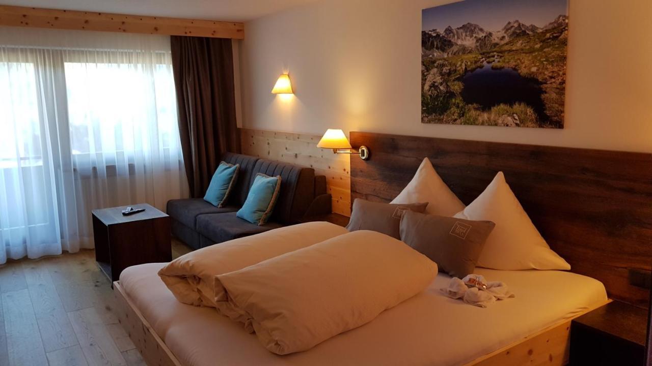 לאדיס Hotel Garni Tirol מראה חיצוני תמונה